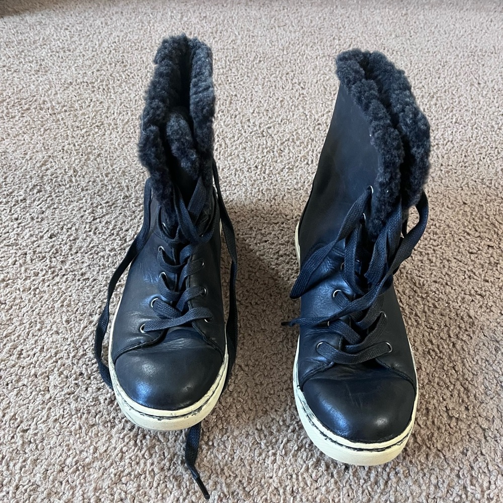 Uggs boots 7.5